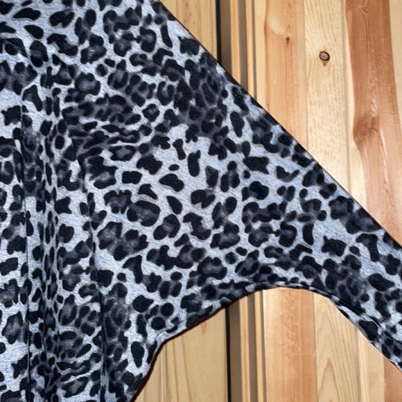 Black and Gray Cheetah Thin Sweater - Picture 2 of 3